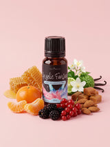 Olejek zapachowy do świec Angelic Fantasy w butelce 10 ml otoczonej mandarynkami, jeżynami, czerwoną porzeczką, plastrem miodu, migdałami i laskami wanilii