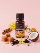 Olejek zapachowy do świec Bourbon Vanillia w butelce 10 ml otoczonej laskami wanilii bourbon, kwiatem wanilii, kwiatem ylang-ylang, cynamonem, karmelem i kokosem