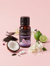 Olejek zapachowy do świec Goddess Girl w butelce 10 ml otoczonej jaśminem, białymi kwiatami, połówką kokosa, bergamotką, herbatą i laskami wanilii