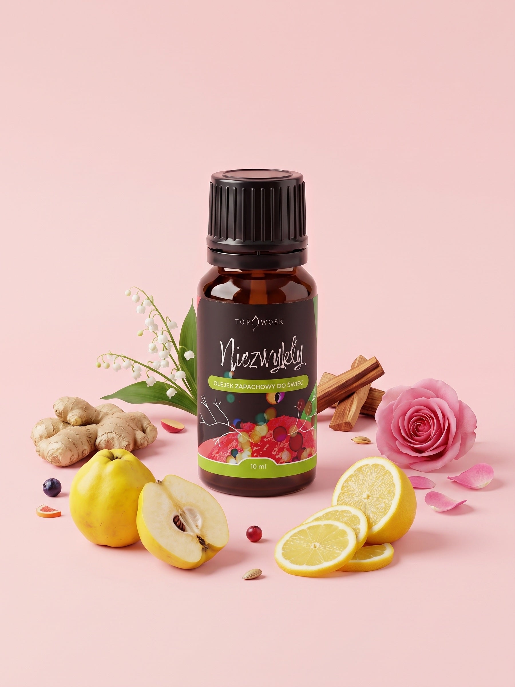 Olejek zapachowy do świec Niezwykły w butelce 10 ml otoczonej pigwą, imbirem, cytryną, różą, konwalią i drewnem sandałowym