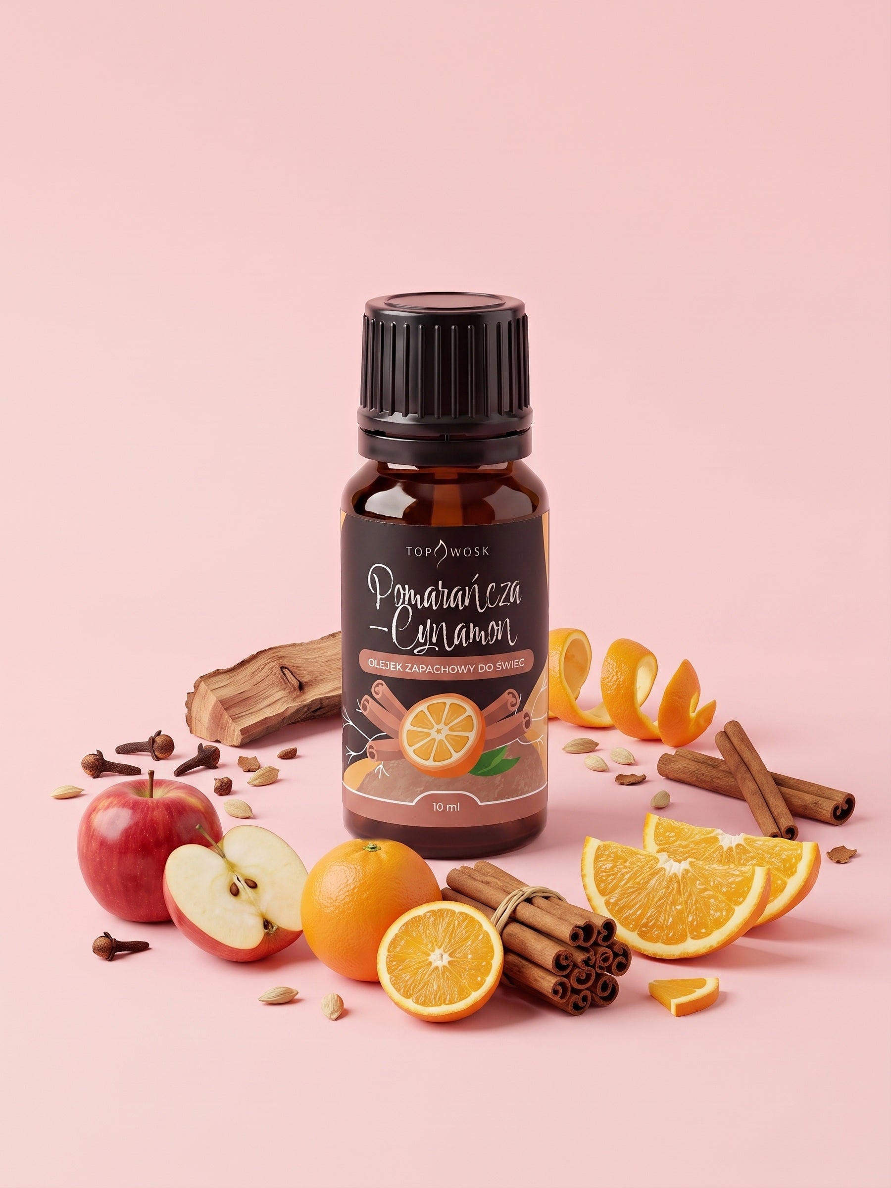 Olejek zapachowy do świec Pomarańcza/Cynamon w butelce 10 ml otoczonej pomarańczą, laskami cynamonu, jabłkiem, goździkami i drewnem cedrowym