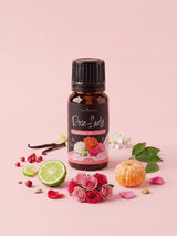 Olejek zapachowy do świec Rose Lady w butelce 10 ml otoczonej bukietem róż, różowym pieprzem, bergamotką, mandarynką i laskami wanilii